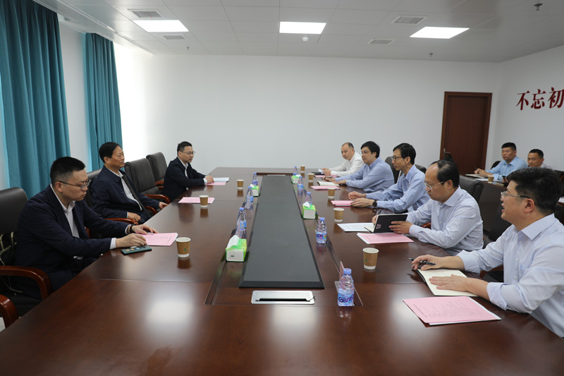 湖北省委宣傳部副部長(cháng)陶宏家到長(cháng)江出版傳媒集團調研