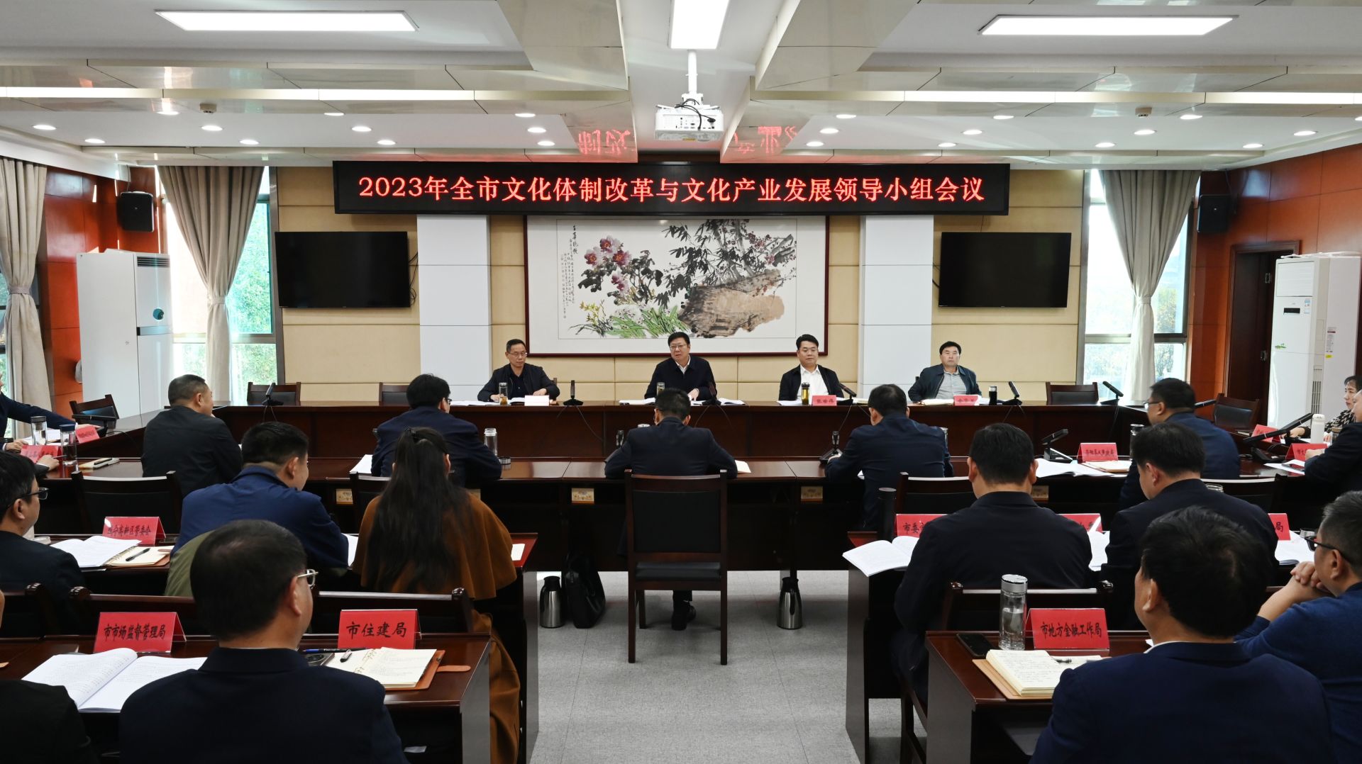 咸寧市文化體制改革與文化產(chǎn)業(yè)發(fā)展領(lǐng)導小組會(huì )議要求：守底線(xiàn) 重招引 強培育 提品質(zhì) 增效益