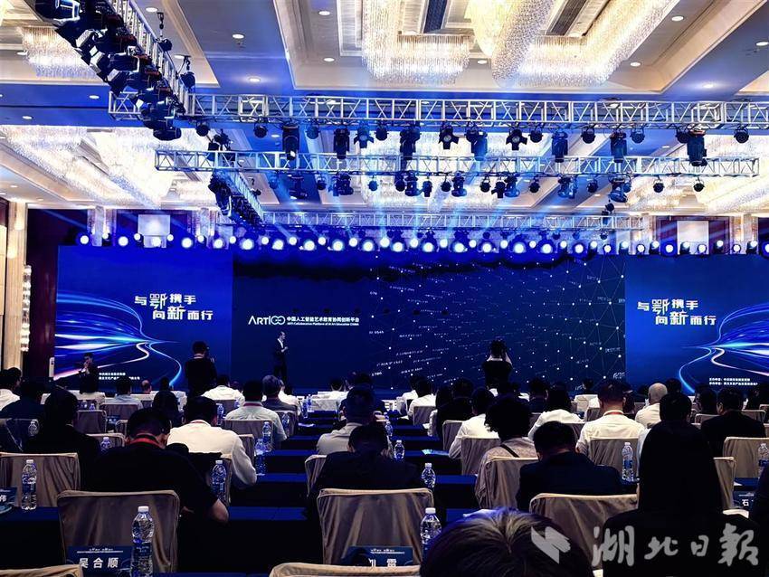 全省文化產(chǎn)業(yè)招商簽約大會(huì )舉行